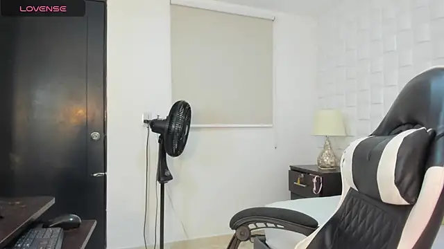 yulitza1025 online show from March 2026 01:07:02 PM