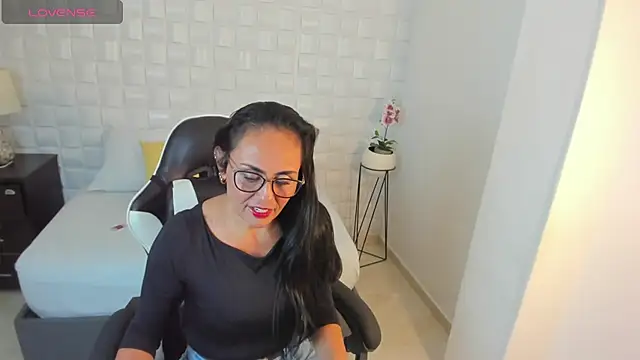 yulitza1025 online show from March 2026 12:10:01 PM