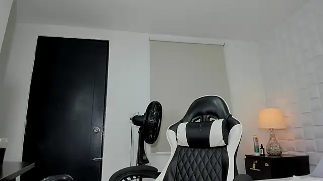 yulitza1025 online show from March 2026 12:10:02 PM