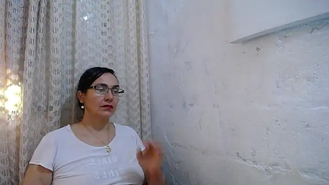 Snapshot of gabbyparker_ chatting on September 2025 02:21:01 PM gabbyparker online show from September 2025 02:21:01 PM