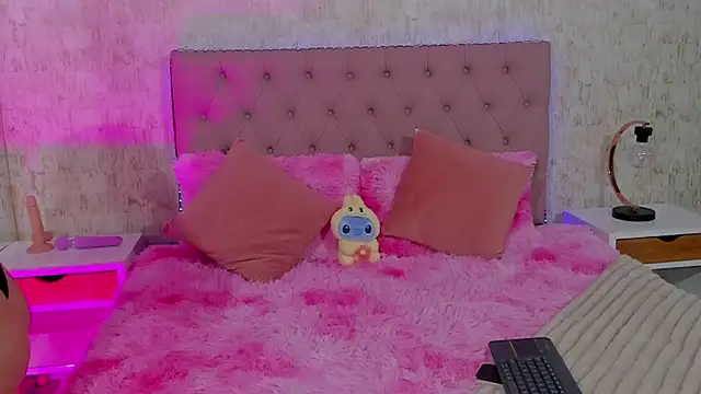 Snapshot of HannahCollyns chatting on September 2025 11:41:01 PM HannahCollyns online show from September 2025 11:41:01 PM