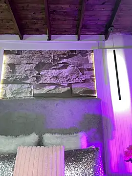 HannahCollyns online show from February 2026 04:54:01 PM