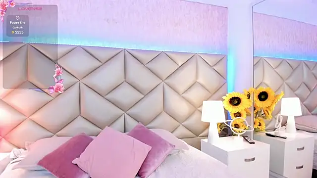 dafnne hall online show from December 2025 04:21:01 AM