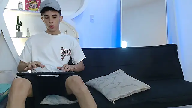 Snapshot of THREE_GUYS_HOT chatting on October 2025 07:14:01 PM THREE GUYS HOT online show from October 2025 07:14:01 PM