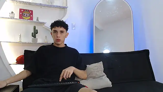 Snapshot of THREE_GUYS_HOT chatting on October 2025 07:15:01 PM THREE GUYS HOT online show from October 2025 07:15:01 PM