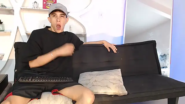 Snapshot of THREE_GUYS_HOT chatting on November 2025 07:16:02 PM THREE GUYS HOT online show from November 2025 07:16:02 PM