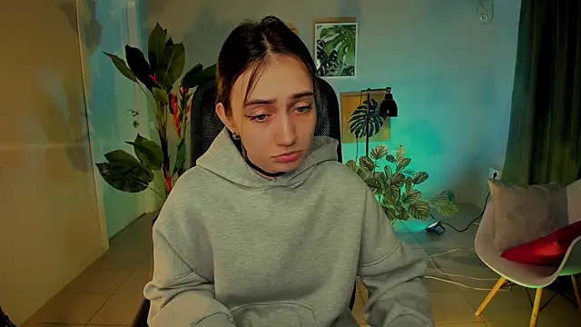 Snapshot of olivianorton chatting on September 2025 12:09:01 PM olivianorton online show from September 2025 12:09:01 PM