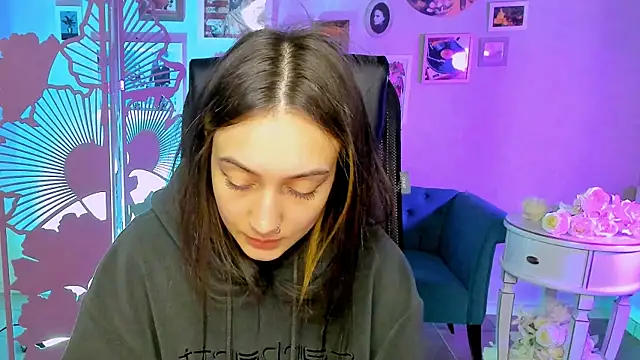 Snapshot of olivianorton chatting on September 2025 12:53:01 PM olivianorton online show from September 2025 12:53:01 PM