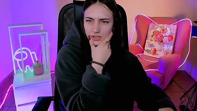 Snapshot of olivianorton chatting on September 2025 12:32:01 PM olivianorton online show from September 2025 12:32:01 PM