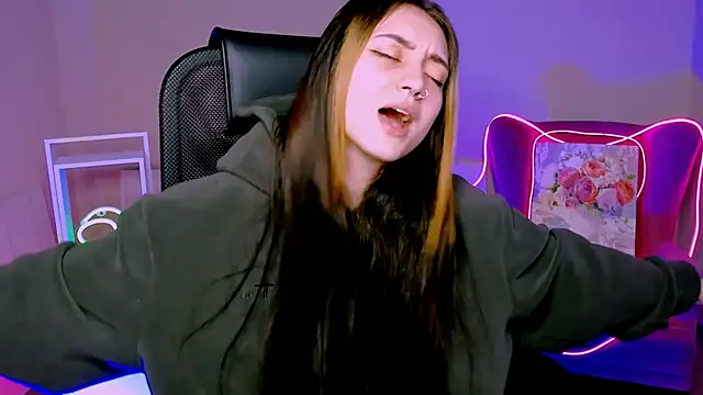 Snapshot of olivianorton chatting on November 2025 01:02:01 PM olivianorton online show from November 2025 01:02:01 PM