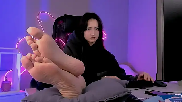 Snapshot of olivianorton chatting on February 2026 09:36:02 AM olivianorton online show from February 2026 09:36:02 AM