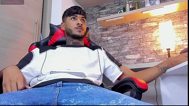 Snapshot of Theimperialboys_ chatting on October 2025 01:01:02 AM Theimperialboys online show from October 2025 01:01:02 AM