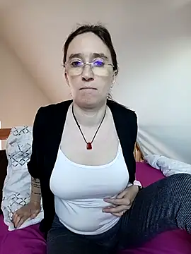 Snapshot of Sophierob1 chatting on April 2026 07:03:01 AM Sophierob1 online show from April 2026 07:03:01 AM