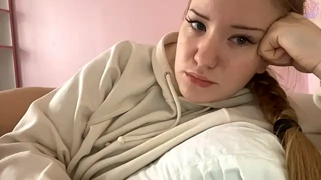 Snapshot of PandaFluff chatting on February 2026 06:20:02 AM PandaFluff online show from February 2026 06:20:02 AM