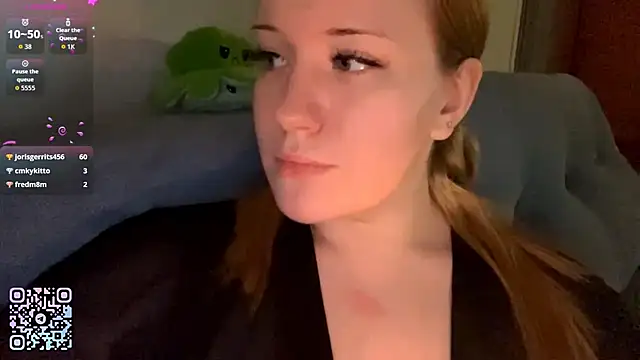 Snapshot of PandaFluff chatting on March 2026 09:10:01 PM PandaFluff online show from March 2026 09:10:01 PM