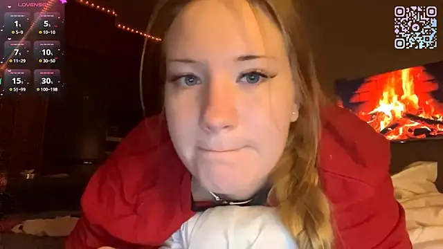 Snapshot of PandaFluff chatting on March 2026 07:18:02 PM PandaFluff online show from March 2026 07:18:02 PM