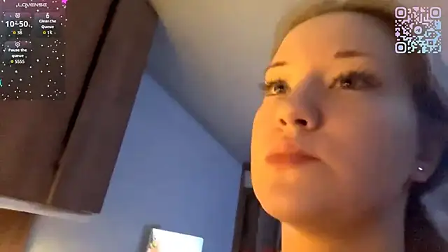 Snapshot of PandaFluff chatting on March 2026 05:51:01 PM PandaFluff online show from March 2026 05:51:01 PM