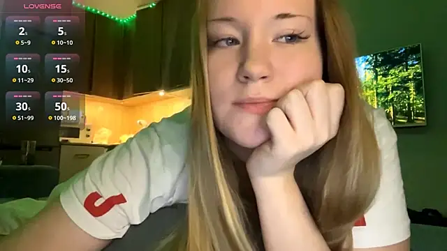 Snapshot of PandaFluff chatting on March 2026 05:17:02 PM PandaFluff online show from March 2026 05:17:02 PM