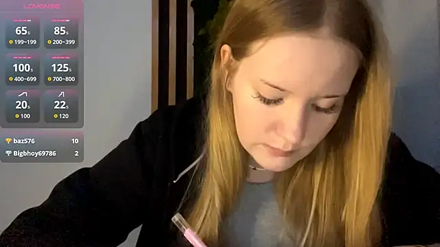 Snapshot of PandaFluff chatting on March 2026 04:45:02 PM PandaFluff online show from March 2026 04:45:02 PM