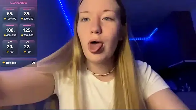 Snapshot of PandaFluff chatting on March 2026 05:34:02 PM PandaFluff online show from March 2026 05:34:02 PM