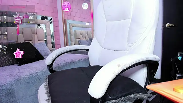  laaura  online show from May 2026 01:05:01 PM