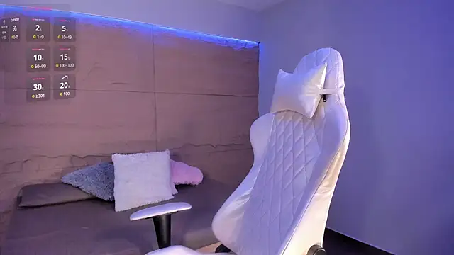 Snapshot of RenataLeclair chatting on October 2025 04:41:02 PM RenataLeclair online show from October 2025 04:41:02 PM