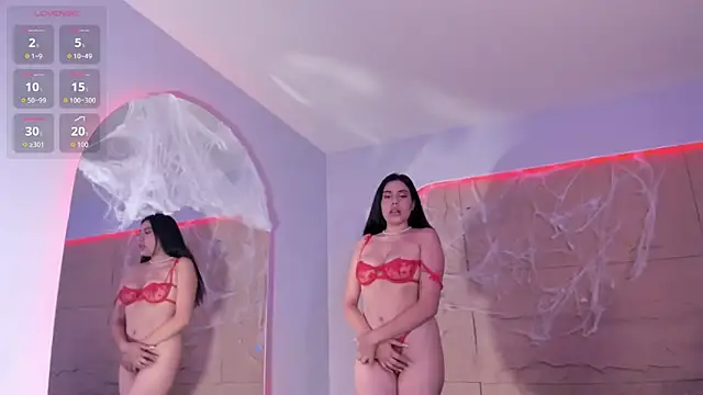 Snapshot of RenataLeclair chatting on October 2025 06:35:02 PM RenataLeclair online show from October 2025 06:35:02 PM