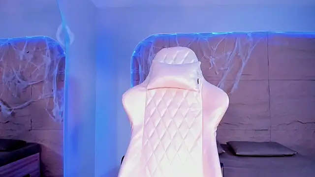 Snapshot of RenataLeclair chatting on October 2025 04:30:02 PM RenataLeclair online show from October 2025 04:30:02 PM