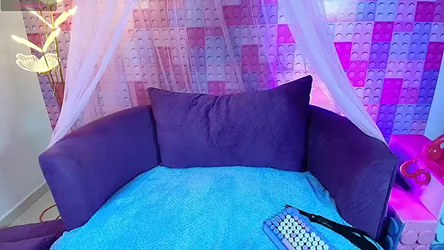  Priscilla  online show from September 2025 02:56:02 AM
