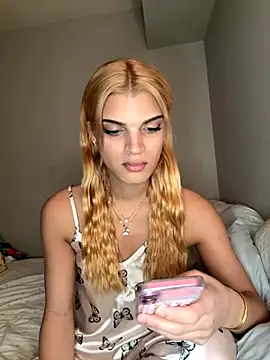 AriDaBratzDoll online show from September 2025 04:44:02 PM