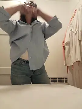 JIAA-WOO online show from October 2025 01:44:02 PM