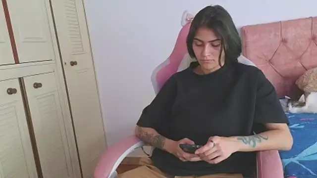 Crystal Star  online show from October 2025 06:08:01 PM