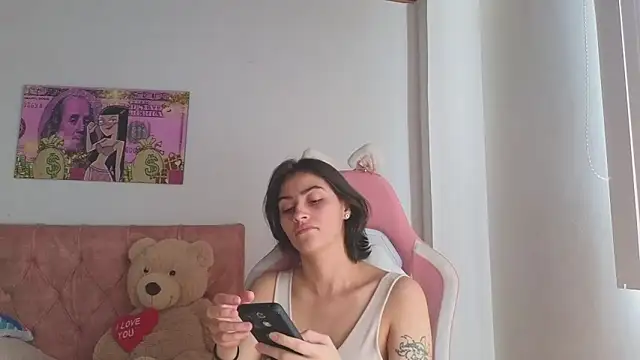 Snapshot of Crystal_Star_ chatting on November 2025 03:00:02 PM Crystal Star online show from November 2025 03:00:02 PM