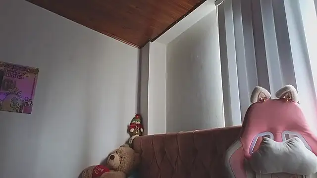 Snapshot of Crystal_Star_ chatting on November 2025 03:56:02 PM Crystal Star online show from November 2025 03:56:02 PM