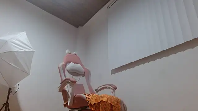 Snapshot of Crystal_Star_ chatting on December 2025 09:57:02 AM Crystal Star online show from December 2025 09:57:02 AM