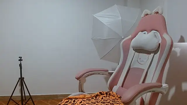 Snapshot of Crystal_Star_ chatting on December 2025 10:03:01 PM Crystal Star online show from December 2025 10:03:01 PM