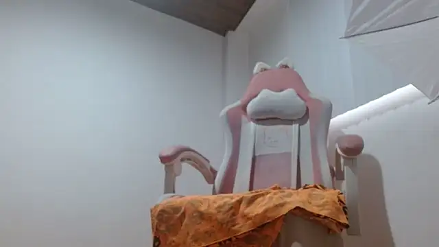 Snapshot of Crystal_Star_ chatting on December 2025 11:26:02 AM Crystal Star online show from December 2025 11:26:02 AM