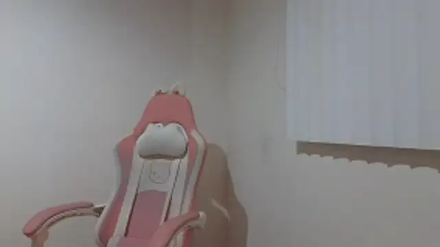 Snapshot of Crystal_Star_ chatting on December 2025 09:48:01 AM Crystal Star online show from December 2025 09:48:01 AM