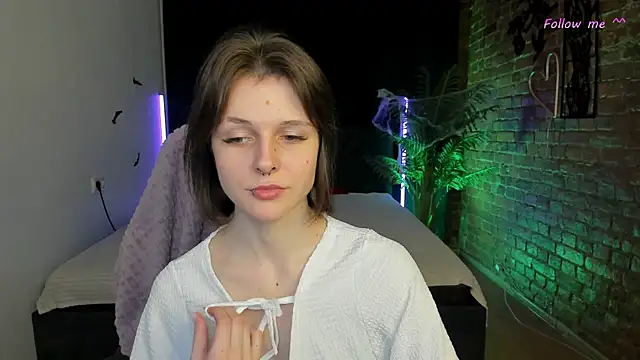 Snapshot of Shine_Vivi chatting on November 2025 03:12:01 PM Shine Vivi online show from November 2025 03:12:01 PM