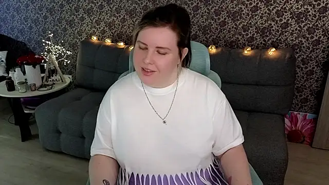 Snapshot of Lillit__ chatting on September 2025 08:32:01 PM Lillit online show from September 2025 08:32:01 PM