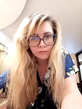 Crystal00Girl online show from October 2025 10:17:02 PM