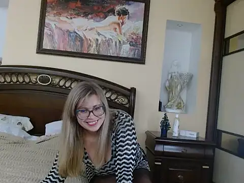 Crystal00Girl online show from December 2025 08:14:02 PM