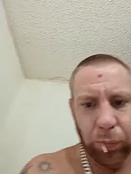 Clarkodile95 online show from June 2026 07:18:01 PM