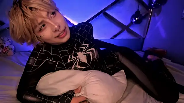 OliIverr22 online show from December 2025 01:24:02 AM