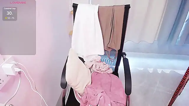 Snapshot of Brosnahan chatting on September 2025 01:28:01 AM Brosnahan online show from September 2025 01:28:01 AM