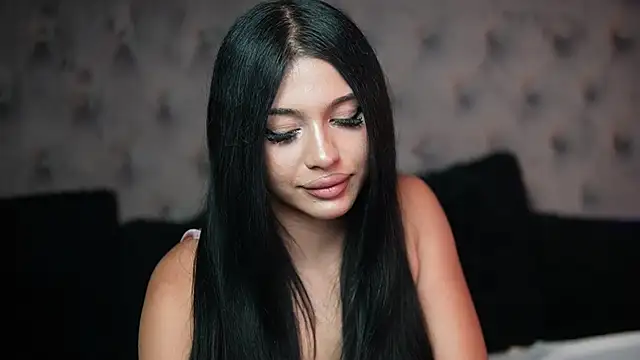 Snapshot of GiuliaSya chatting on September 2025 08:45:01 PM GiuliaSya online show from September 2025 08:45:01 PM