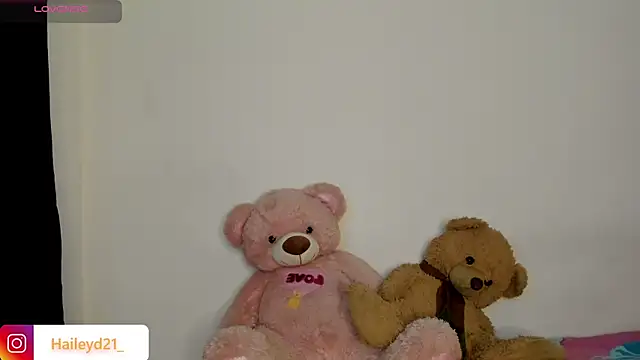 Snapshot of HaileyDuke chatting on March 2026 11:43:01 PM HaileyDuke online show from March 2026 11:43:01 PM