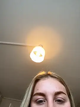 Layla 20  online show from October 2025 12:02:02 PM