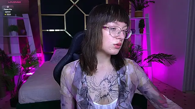 Snapshot of Pixie_Peachh chatting on November 2025 02:08:02 PM Pixie Peachh online show from November 2025 02:08:02 PM