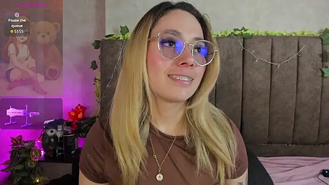 LanaMills  online show from March 2026 07:15:01 AM